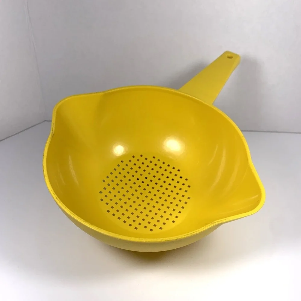 Vintage Tupperware‎ #1200 Yellow 1 Quart Strainer Colander W/Handle 11